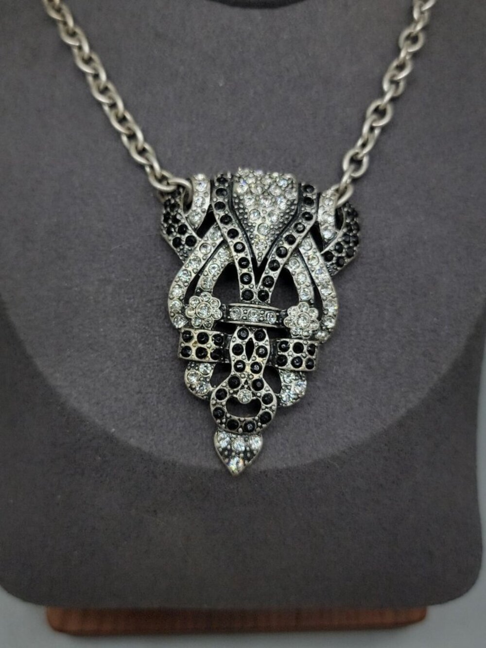 Mark. By Avon Black White Rhinestone Pendant Necklace Vintage 18" Silver Tone - Picture 2 of 11